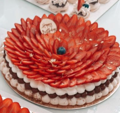 SMALL PAVLOVA